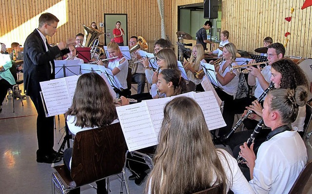 Forchheim. Das Jugendorchester  Forchh...il unter der Leitung von Simon Ehrler.  | Foto: Roland Vitt