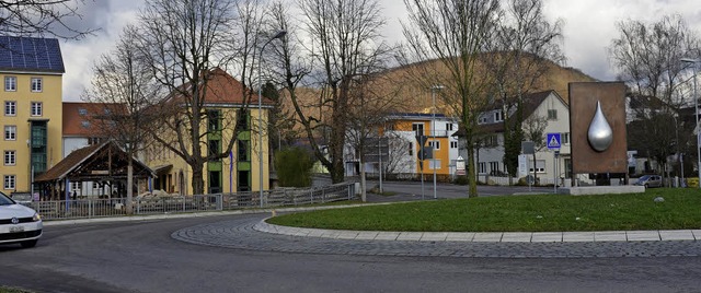 Haagens Ortseingang mit der neuen Alten Spinnerei   | Foto: Archivbild: Trenz