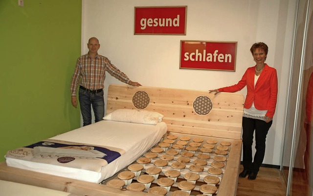 Gesund schlafen mit dem Bettensystem R...one und Wolfram Bernhart prsentieren.  | Foto:  Christiane Sahli