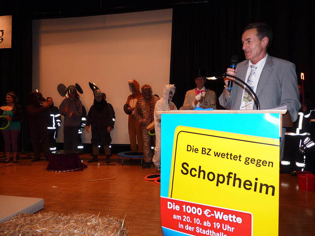 Regionalverlagsleiter Klaus Felber verkndet: Schopfheim hat die Wette gewonnen!
