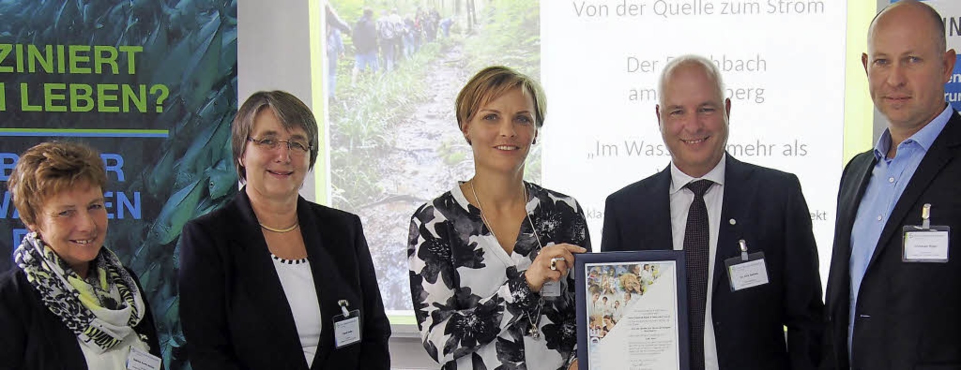 Bei der bergabe des Frderpreises fr...els sowie Schulleiter Christoph Bigler  | Foto: Katharina Schiller