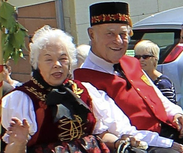 Seit 60 Jahren verheiratet: Hugo und E...sten, wie hier beim Geranienfest 2015.  | Foto: Christa Maier