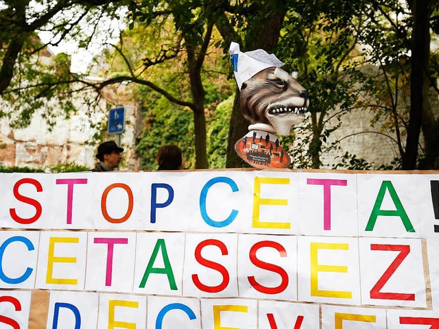 Protest gegen Ceta vor dem wallonischen Parlament in Belgien  | Foto: AFP