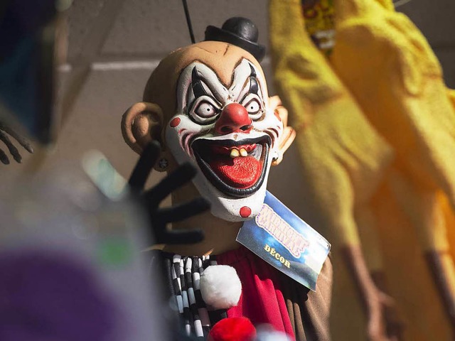 Gruselige Clownsmasken werden zu Halloween verkauft.    | Foto: AFP