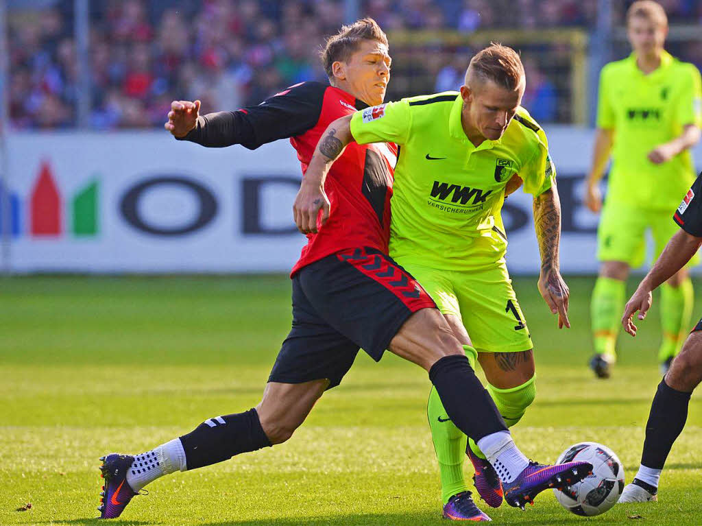 Ein kampfbetontes Spiel bot sich den Zuschauern im Schwarzwaldstadion, ohne dass es unfair geworden wre.