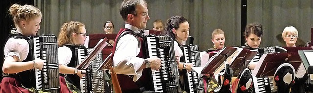 Die Breitnauer Trachten-Akkordeon-Gruppe bot   einen Melodienstrau.  | Foto: Eva Korinth