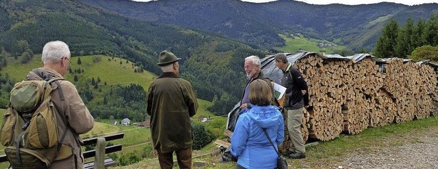 Forstdirektor i. R. Peter Willmann erl...e vielfltige Waldlandschaft in Yach.   | Foto: Claus-Michael Hoch