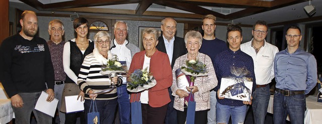 Bis zu 60 Jahre sind manche Mitglieder...lieder fr 25, 50 und 60 Jahre Treue.   | Foto: Heidi Fssel