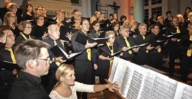 Der Gesangverein bekommt  fr sein Konzert viel Applaus.   | Foto: Andrea Steinhart