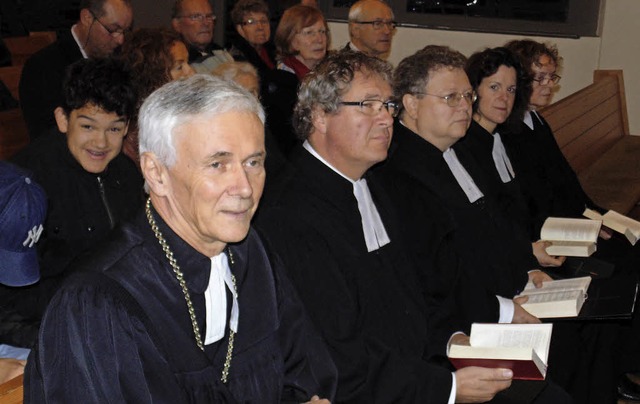 Landesbischof Jochen Cornelius-Bundsch... und Eva-Maria Frommeyer (von links).   | Foto: Michael Gottstein