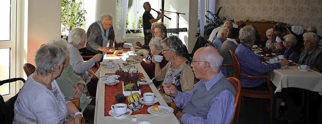 <BZ-FotoAnlauf> &#8222;ProCurand&#8220...auf>Frhliche Stimmung beim Weinfest.   | Foto: privat