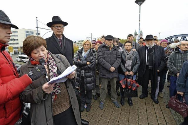 150 Menschen gedenken der Deportation der Freiburger Juden nach Gurs