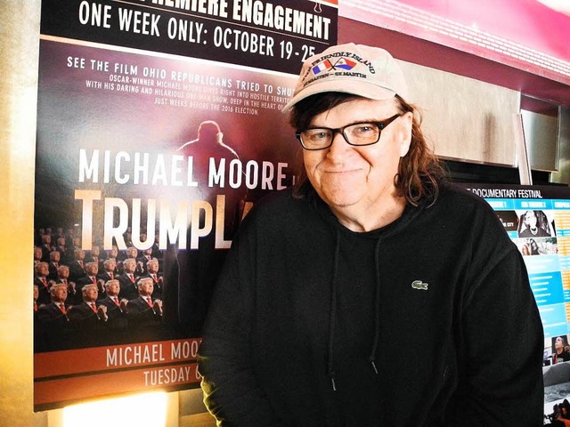 Moore erzhlt Trump-Anhngern, was er an Hillary schtzt.  | Foto: dpa