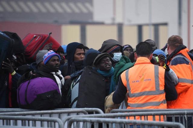 Rumung des Flchtlingslagers von Calais hat begonnen