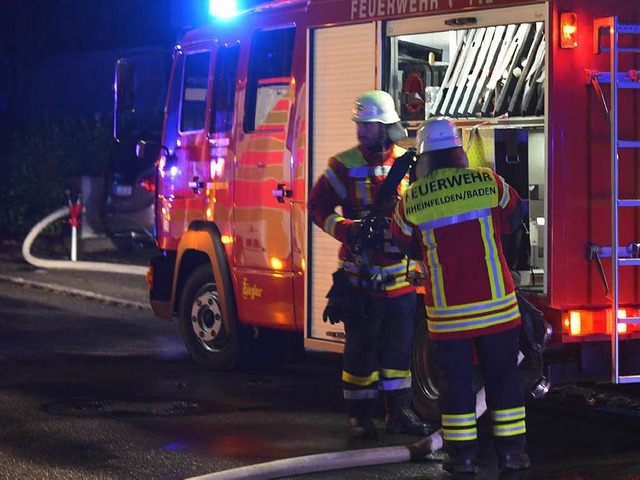 Die Feuerwehr war mit rund 20 Krften im Einsatz.  | Foto: Martin Eckert