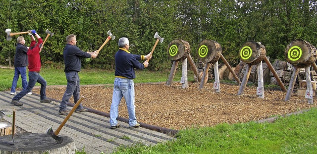 Treffsicherheit war bei der Vereinsmei...Doppelaxtfreunde Rippolingen gefragt.   | Foto: Privat