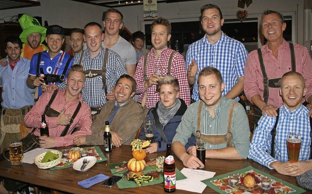 Weiblaue Tabellenfhrer-Seligkeit ver...d beim Hasler Oktoberfest am Samstag.   | Foto: Ralph Lacher