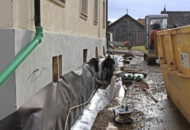 Bald gehren die nassen Keller im Bach...ft Wider ist derzeit in vollem Gange.  | Foto: Christa Maier