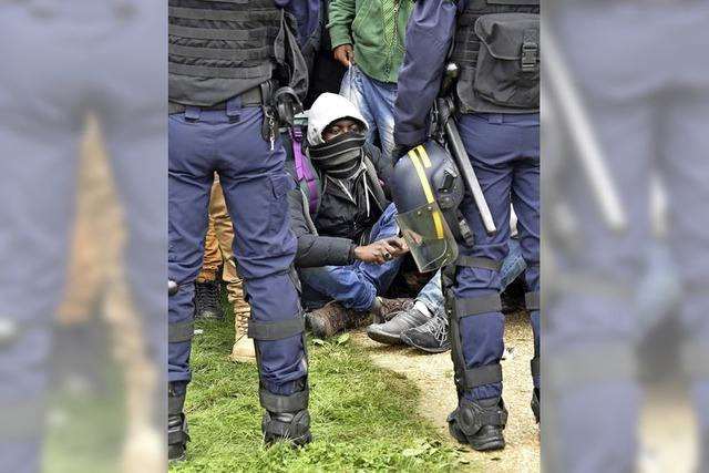 Räumung in Calais beginnt ohne große Zwischenfälle