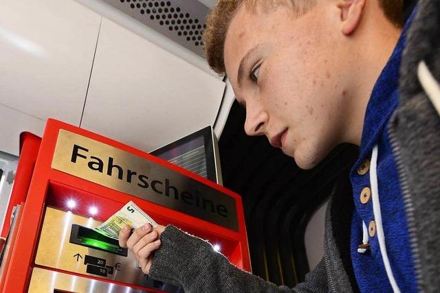 Fahrkarten-Automaten in der Straenbahn machen Probleme
