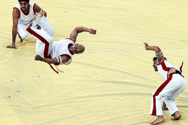 Capoeira bei der Erffnung der Fuballweltmeisterschaft 2014 in Brasilien.  | Foto: dpa