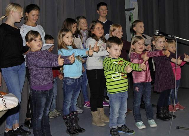 Viel Applaus erhielten die Kinder fr ...stfest der Schelinger Kirchengemeinde.  | Foto: Herbert trogus