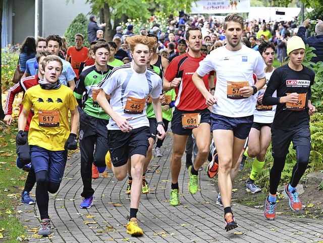 ber fnf Kilometer gingen beim Herbst...rozingen 470 Teilnehmer an den Start.   | Foto: Murst