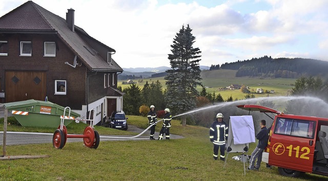 Wenn&#8217;s auf dem Berghof-Anwesen v...n ausreichen Lschwasser ein Problem.   | Foto: Liane Schilling