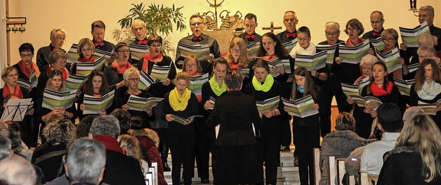 Der Projektchor des katholischen Kirch...beim Konzert in der Kirche in Bamlach   | Foto: privat