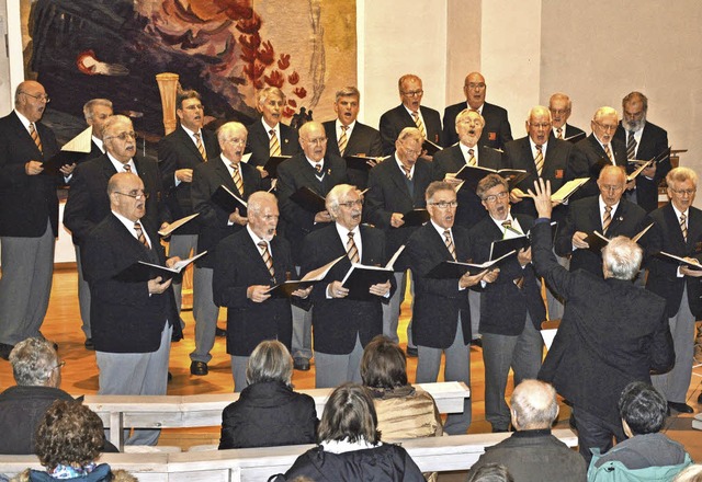 Der Chor 72 Lrrach bei seinem Konzert in Hllstein.   | Foto: Georg Diehl