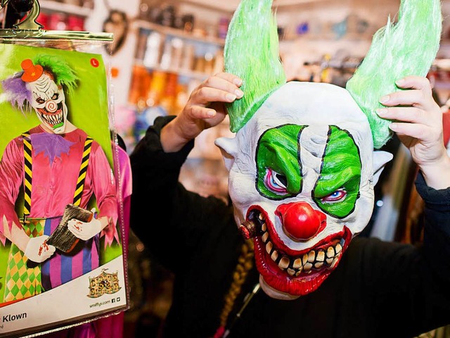 Kann  Kindern Angst einjagen: eine Gruselclown-Maske.   | Foto: dpa/privat