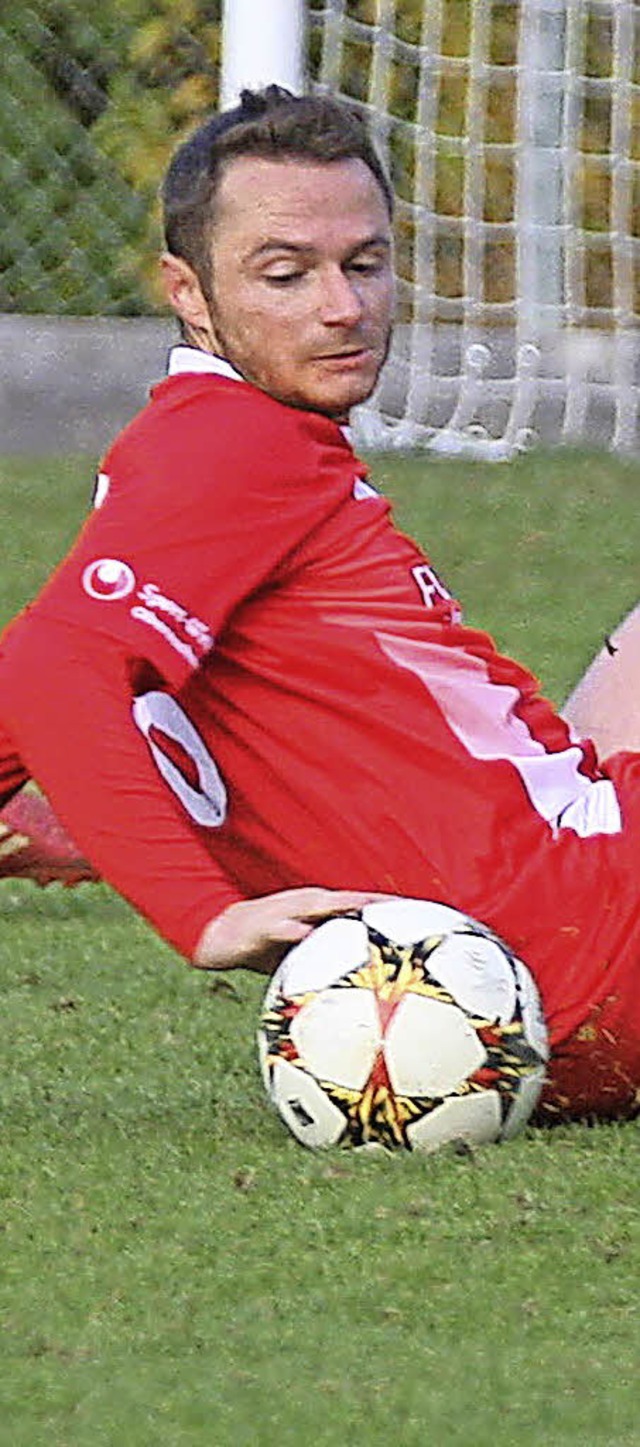 Der FC Lffingen war im Tief, hier Ada...ch, und berappelt sich gerade wieder.   | Foto: D. Reinhardt