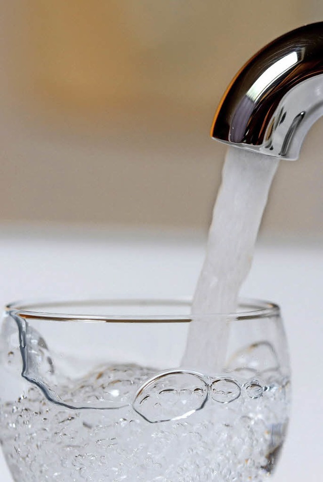 Wasser ist ein lebenswichtiges und damit wertvolles   Gut.   | Foto: dpa