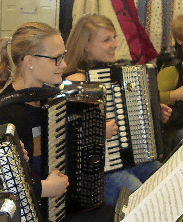Knner unter sich: Akkordeonspielen macht Spa.   | Foto: PRIVAT