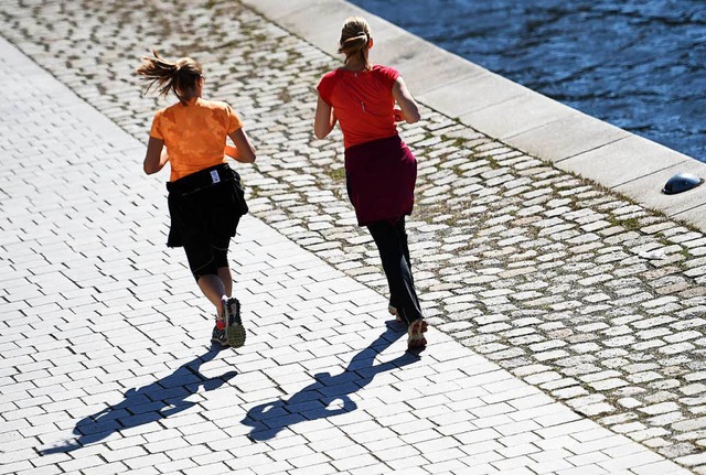 Fast zwei Drittel der deutschenBevlkerung fhlt sich gesundheitlich fit.  | Foto: dpa