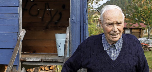 Der 84 Jahre alte Alois Denz aus Menze...n der Feuerwehr ausgezeichnet worden.   | Foto: C. Liebwein