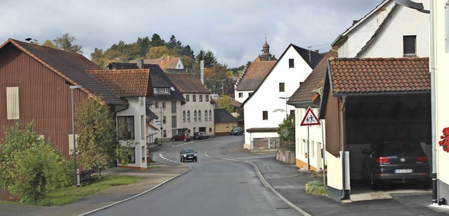 Orientierungslos: Die fehlende Straen...ieben ist, wird in Bachheim bemngelt.  | Foto: Christa Maier