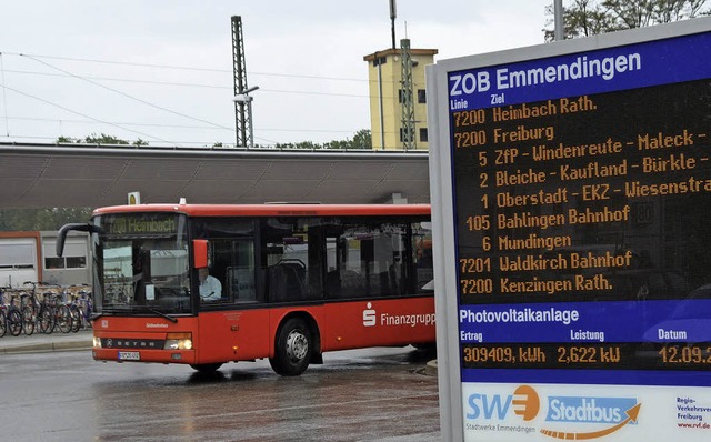 Fhrt er, oder nicht? Die elektronisch...formationen zu einzelnen Busausfllen.  | Foto: Gerhard Walser