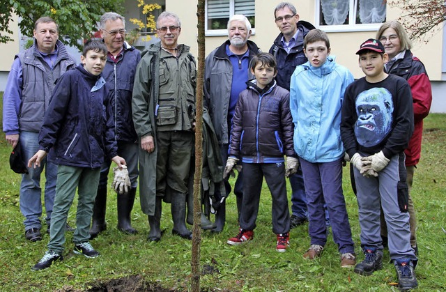 In einer Gemeinschaftsaktion mit der S...me am Ufer des Gieenbachs gepflanzt.   | Foto: Susanne Kanele