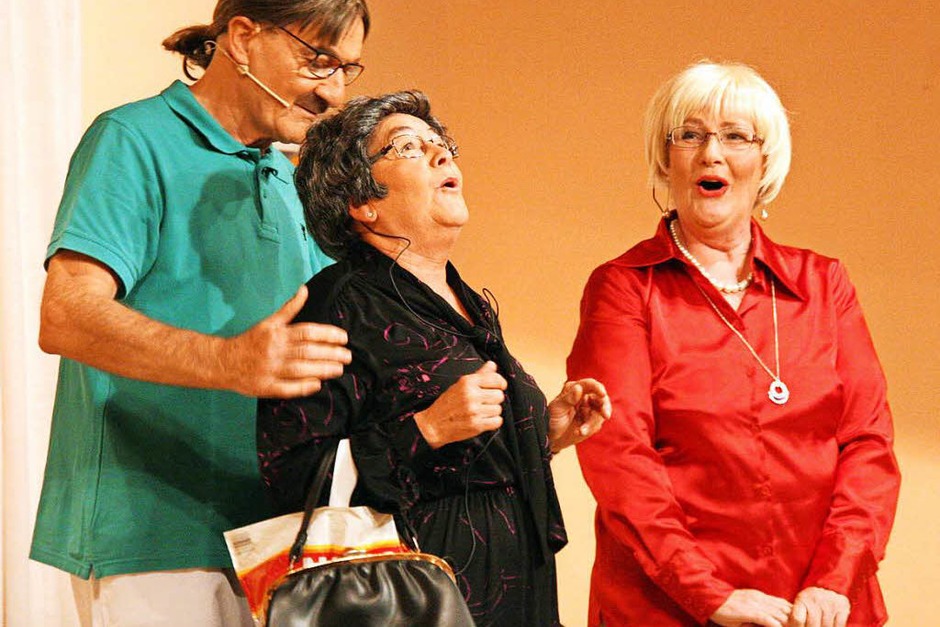 Turbulente Szenen sorgten für Kurzweil bei den Theaterabenden der Laienspielgruppe Heilig Geist im Laufenburger Pfarrheim.<?ZP?>
Fotos von Charlotte Fröse (Foto: Charlotte Fröse) Turbulente Szenen sorgten für Kurzweil bei den Theaterabenden der Laienspielgruppe Heilig Geist im Laufenburger Pfarrheim.<?ZP?>
Fotos von Charlotte Fröse (Foto: Charlotte Fröse)