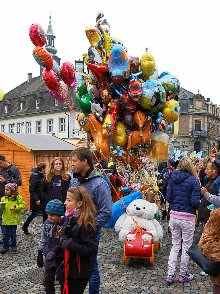 Zahlreiche Besucher nutzten die gnstigen Preise, um sich auf den bevorstehenden Winter vorzubereiten.