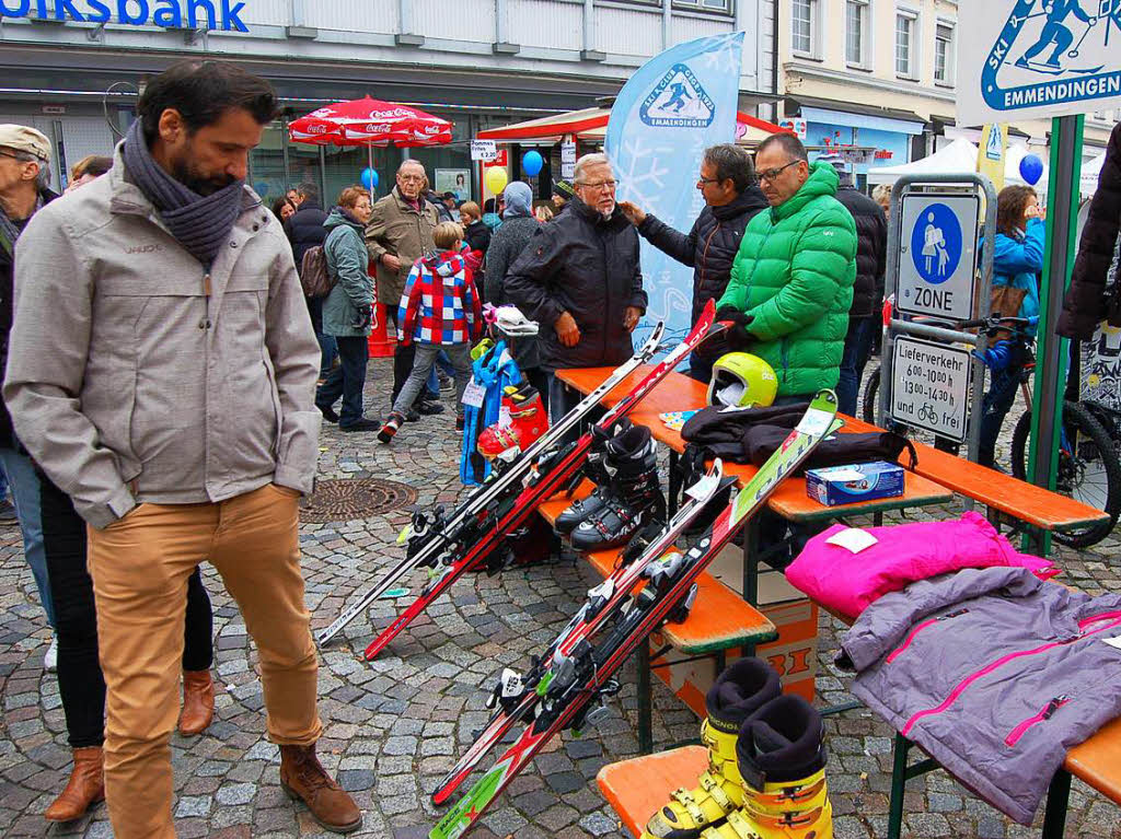 Zahlreiche Besucher nutzten die gnstigen Preise, um sich auf den bevorstehenden Winter vorzubereiten.