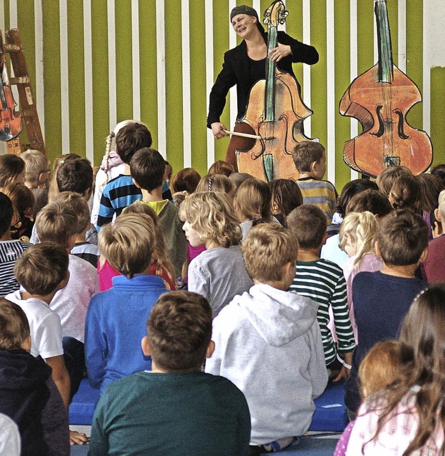 Die Schauspielerin Vivien Schwedler wa...8220;  zu Gast in der Schule Fahrnau.   | Foto: Jennifer Fetscher