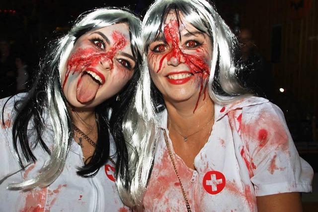 Fotos: Brenneter Drfhxe feiern Halloweenparty