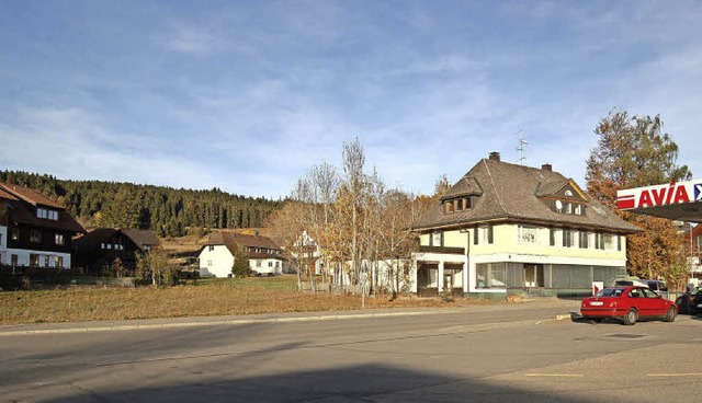 Hier soll der neue Drogeriemarkt entst...de rechts im Bild soll dafr weichen.   | Foto: Claudia Renk