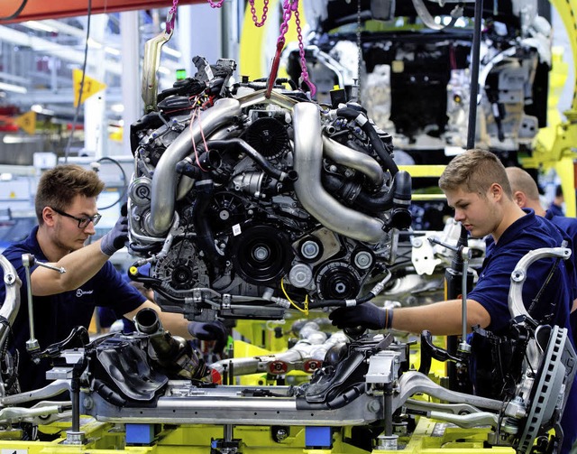 Montage des Motors bei Daimler in Sindelfingen  | Foto: Sebastian Kahnert