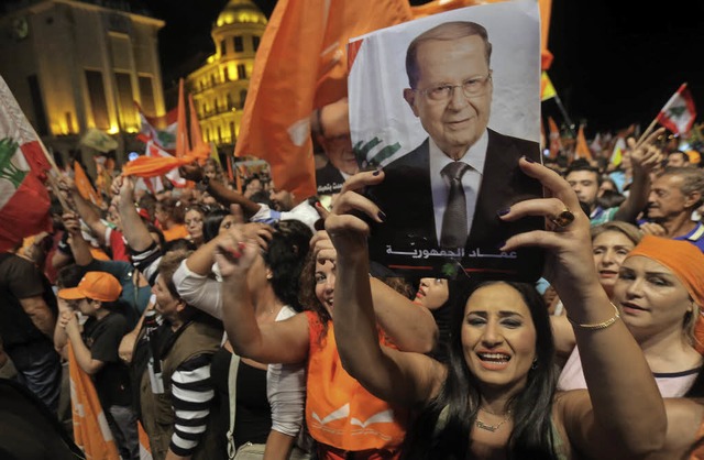 Begeisterung bei den Jungen im Libanon..., 81-jhrigen Prsidenten Michel Aoun   | Foto: AFP