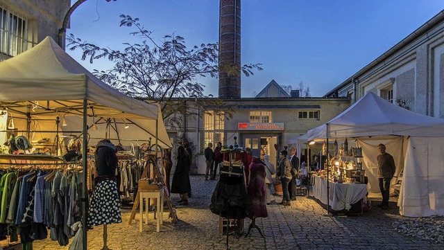 Vielfltiges Angebot in heimliger Atmo...nsthandwerkermarkt am Kesselhaus aus.   | Foto: Privat