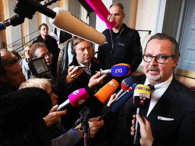 Der Prozess stt auf groes  Interesse: Bhmermanns Anwalt Christian Schertz  | Foto: dpa