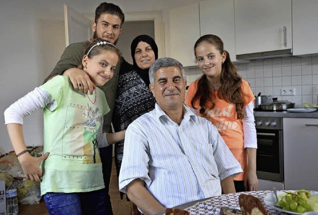 Die Familie Alhamoud in ihrer ersten e...Judy, Hussein, Samia, Fawas und Dania   | Foto: Horatio Gollin